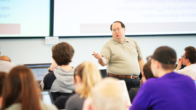 Prof. Al Ratner teaching a class